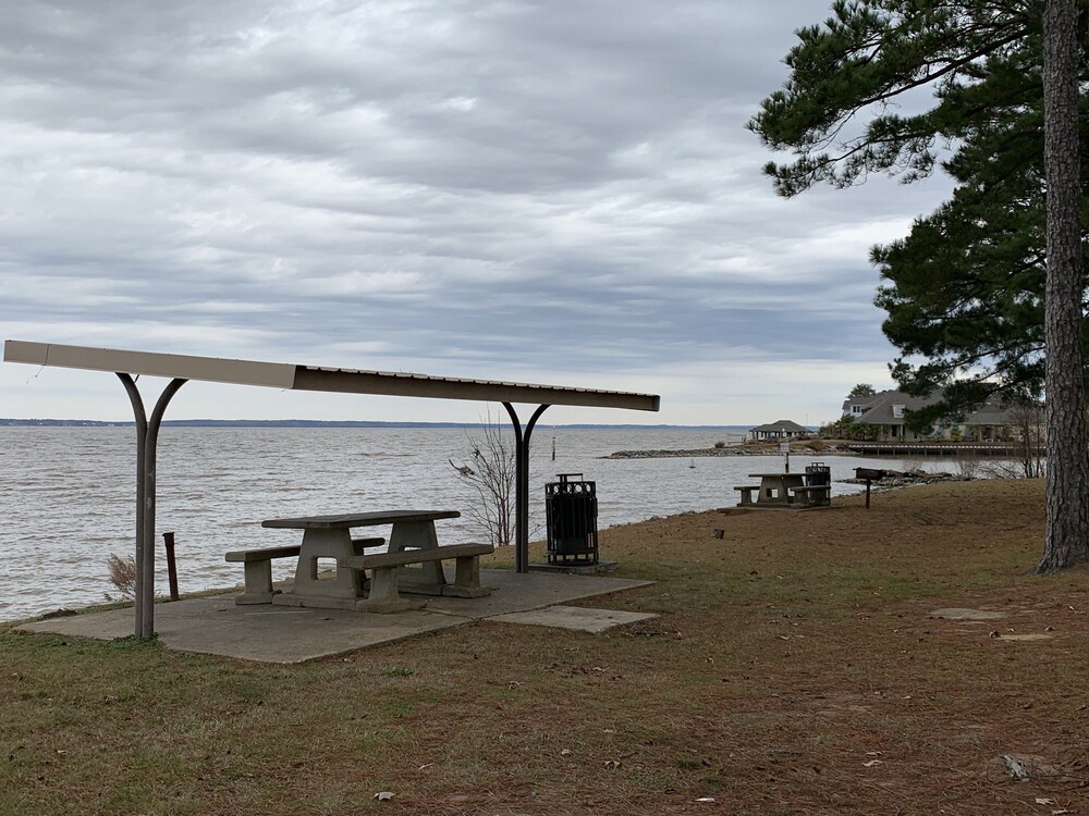 Retreat at the Beautiful Ross Reservoir in Flowood Best Rates