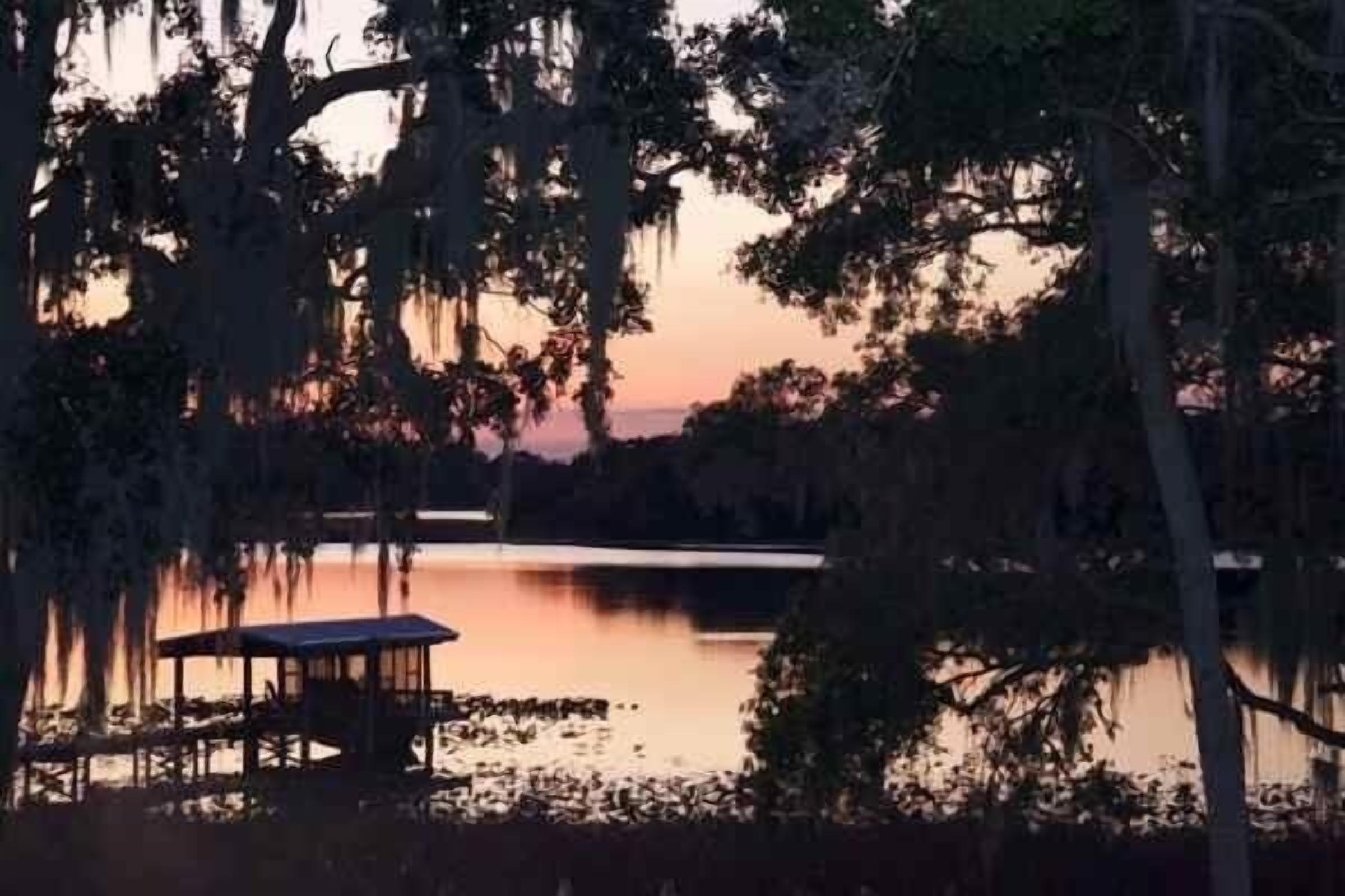 Tranquility With 90ft on Peaceful 1248 Acre Lake Josephine in Sebring, United States