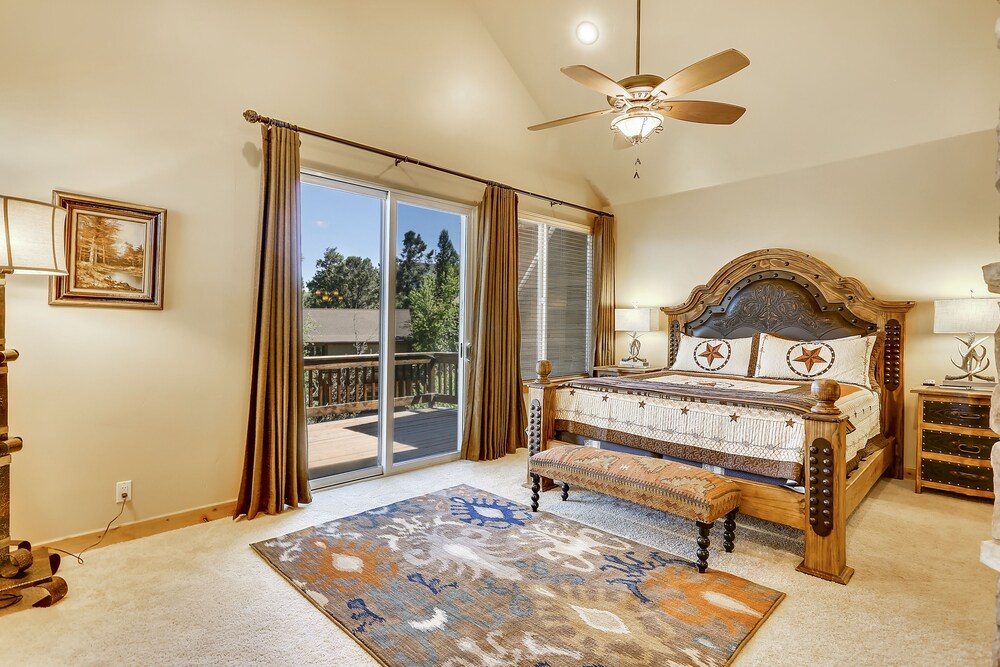 Beautiful Mountain Retreat located in Prestigious Castle Glen Estates