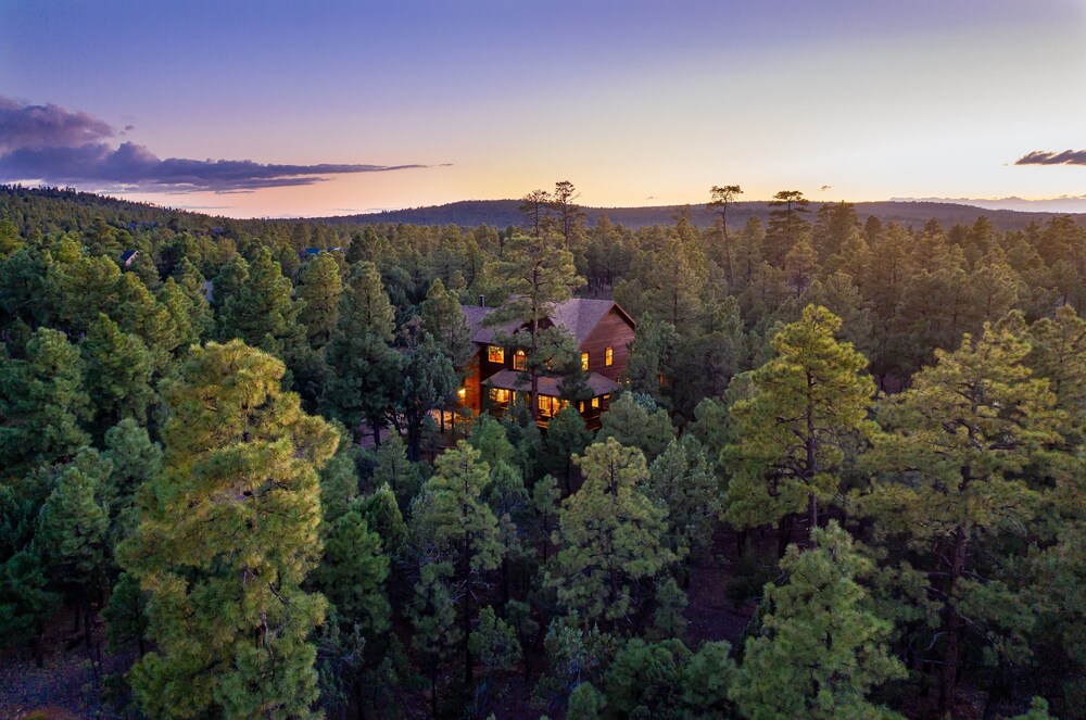 Featured On Hgtv S Log Cabin Living 6bed 5bathbacks To 10 Acres