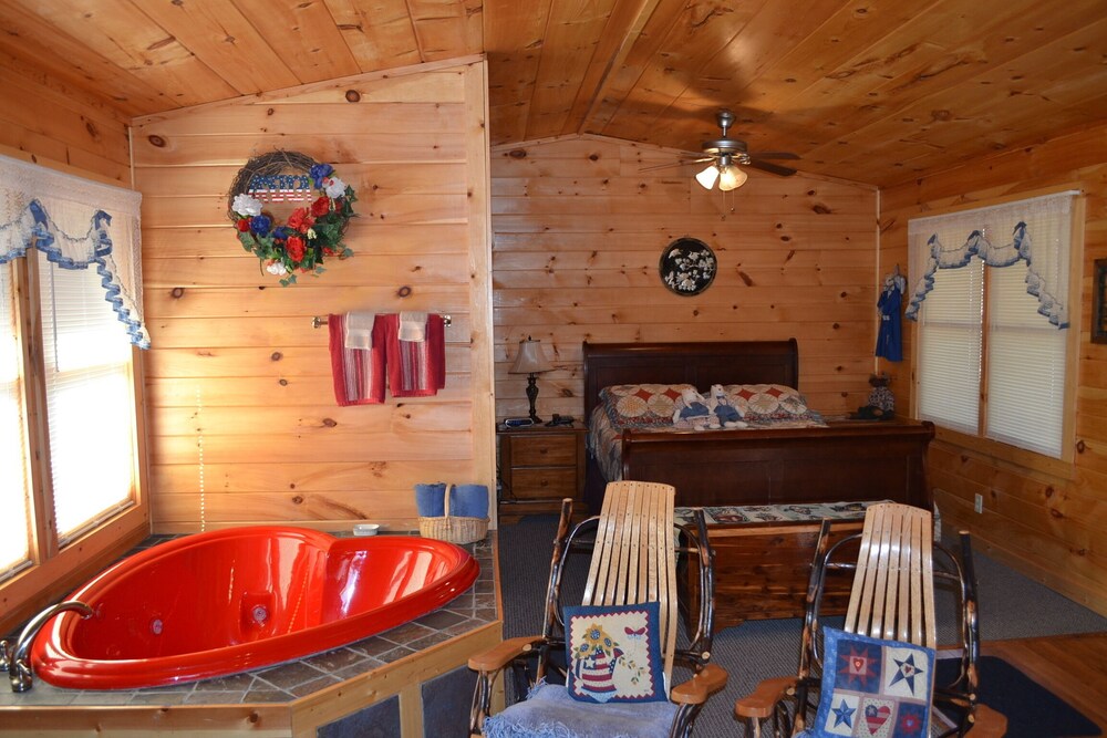 Zinnia Near Pigeon Forge And Gatlinburg Cozy Cabin For Two In