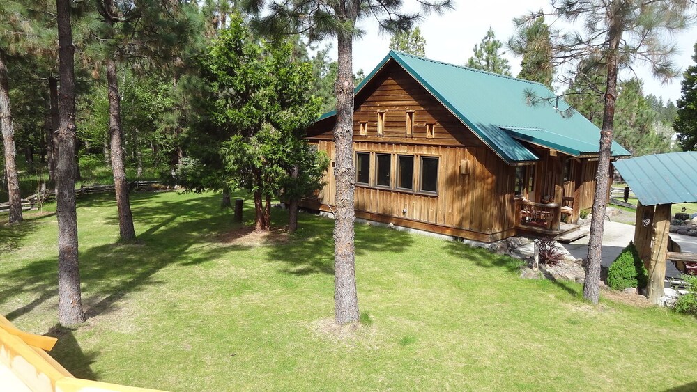 Red Blanket Cabin Near Crater Lake National Park Deals & Reviews