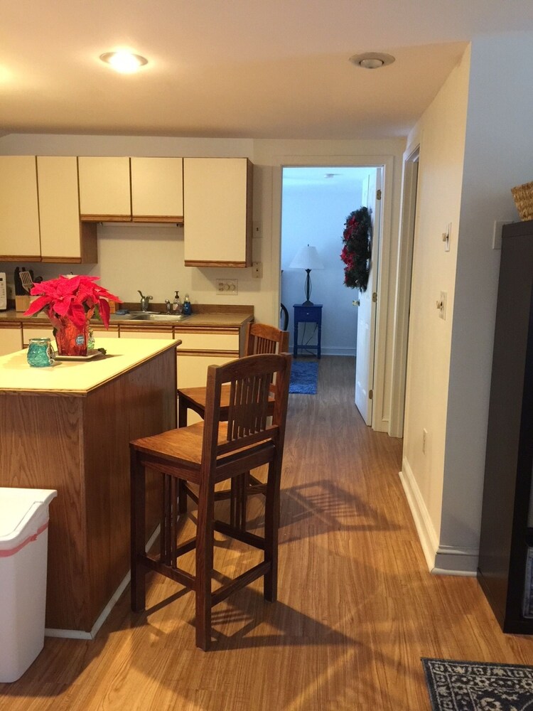 Fully Furnished Executive/Garden Apartment In Falmouth, Maine