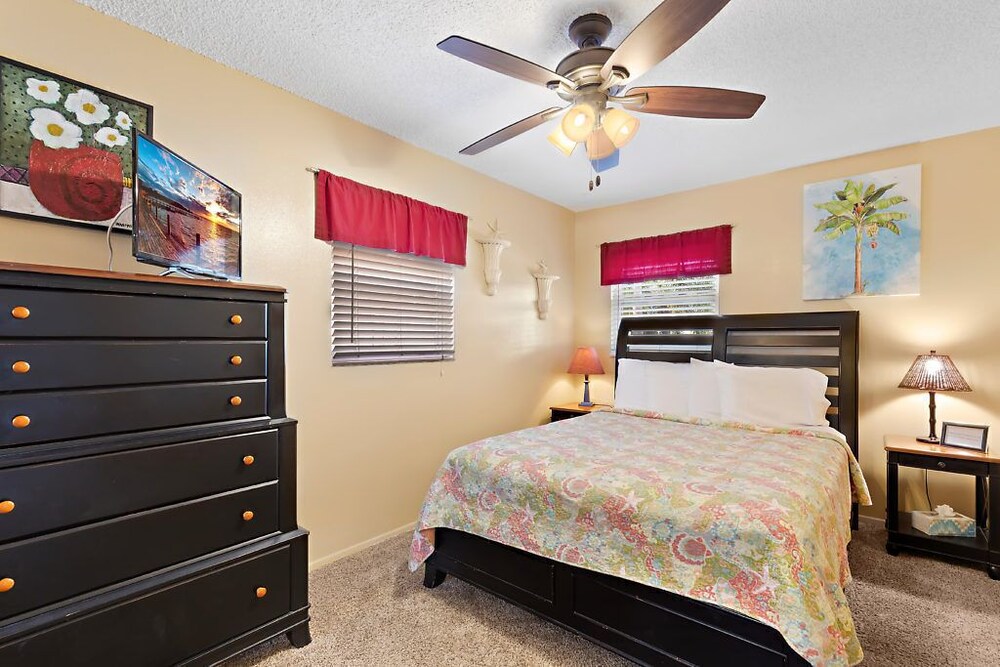 Captain's Quarters Capt. Kirk Unit FREE BOAT with Rental! Dunedin