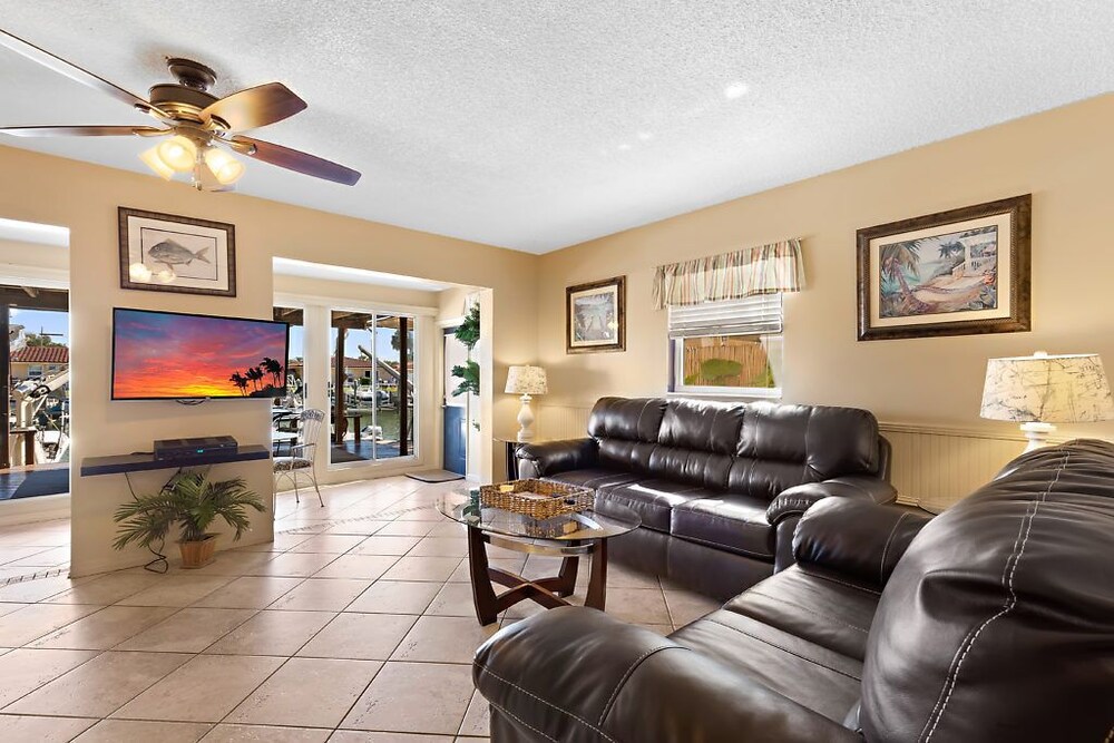 Captain's Quarters Capt. Kirk Unit FREE BOAT with Rental! Deals