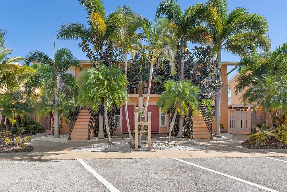 Captain's Quarters Capt. Kirk Unit FREE BOAT with Rental! Deals