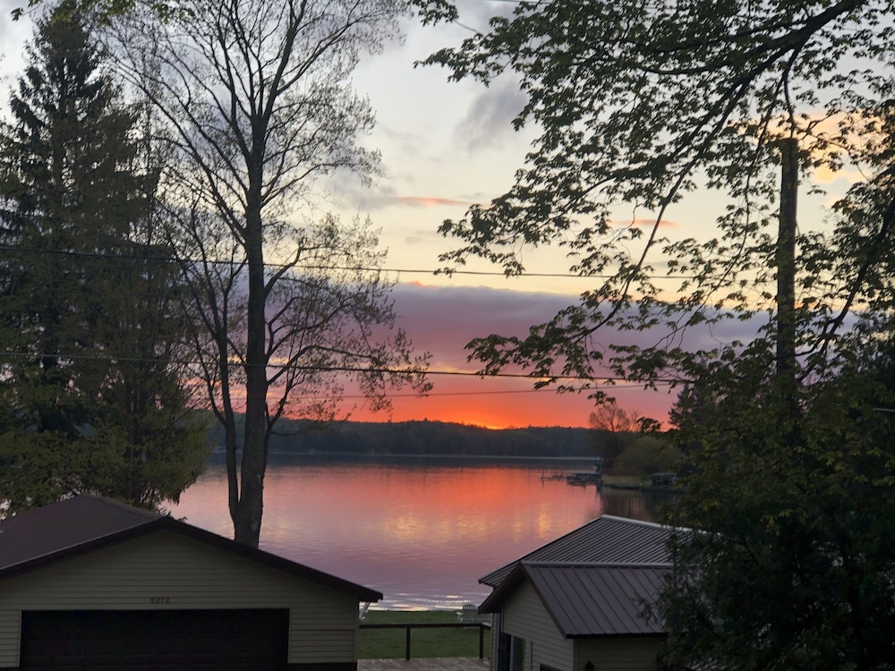 KPs Hamlin Lake Cottage Updated, Classic AFrame With Pleasant Lake