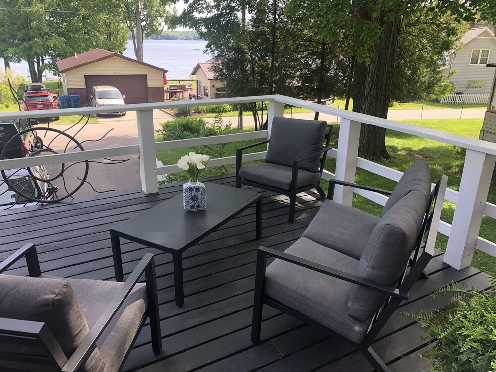 KPs Hamlin Lake Cottage Updated, Classic AFrame With Pleasant Lake