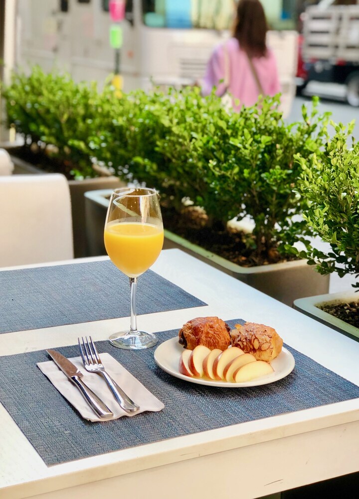 Photo - Henri on 24 Hotel Chelsea, Sonder by Marriott Bonvoy