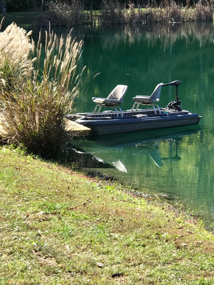 Private Catch And Release LakeBoat Rental Included! Close to Lake