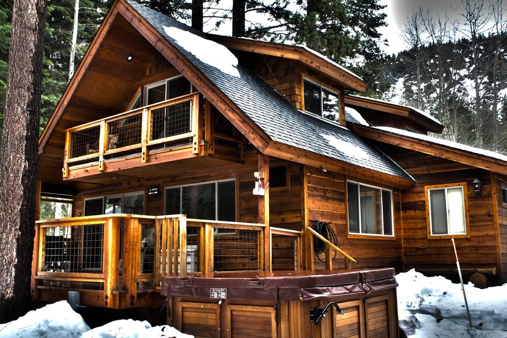 Aspen Hollow - Stunning, Secluded Riverfront Home with Hot Tub