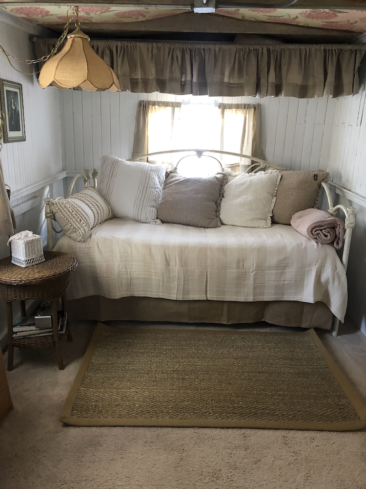 Charming Carpinteria Beach House 2 BD Winter/ 3 BD Summer, Great Winter Getaway Carpinteria Vrbo