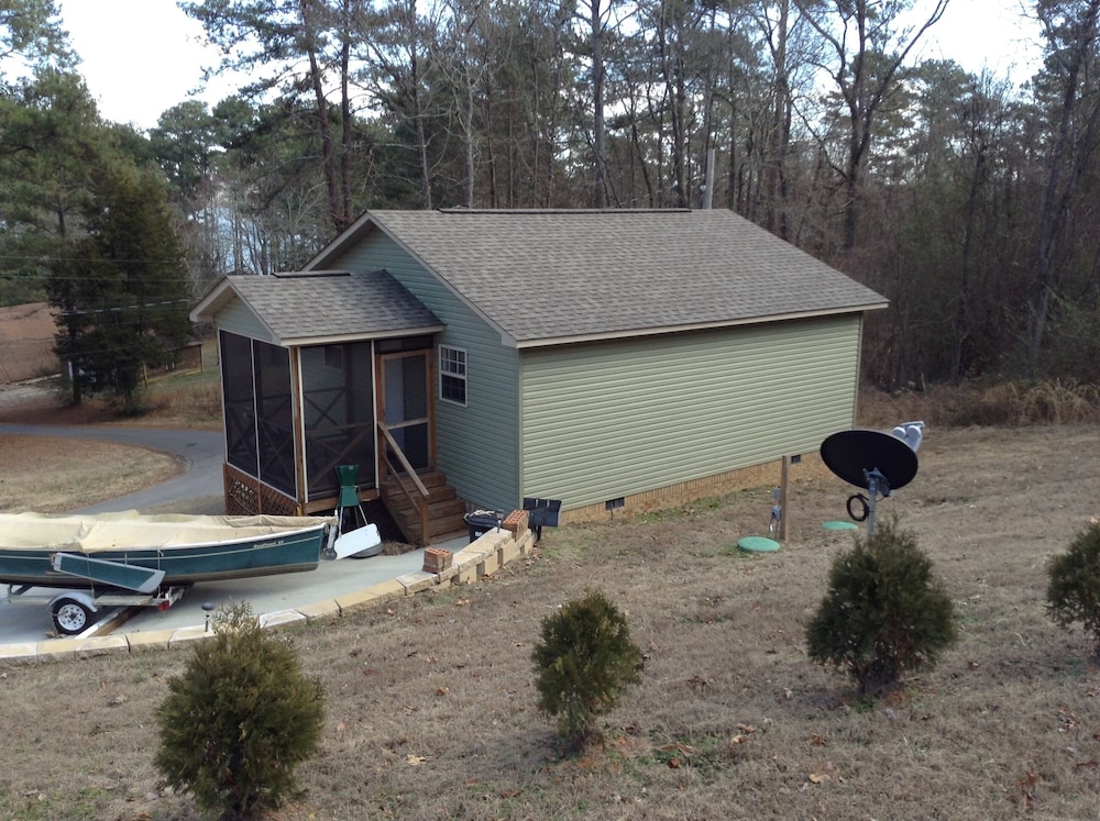 Cozy cabin on Lake Guntersville, Alabama in Guntersville Best Rates