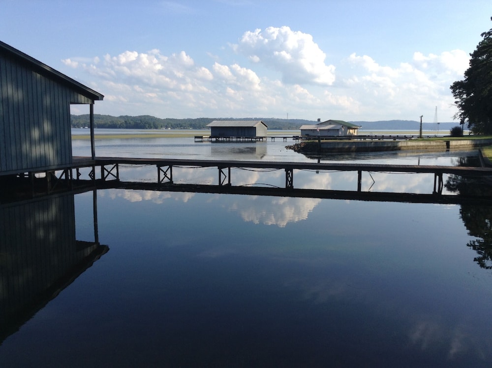 Cozy cabin on Lake Guntersville, Alabama in Guntersville Best Rates