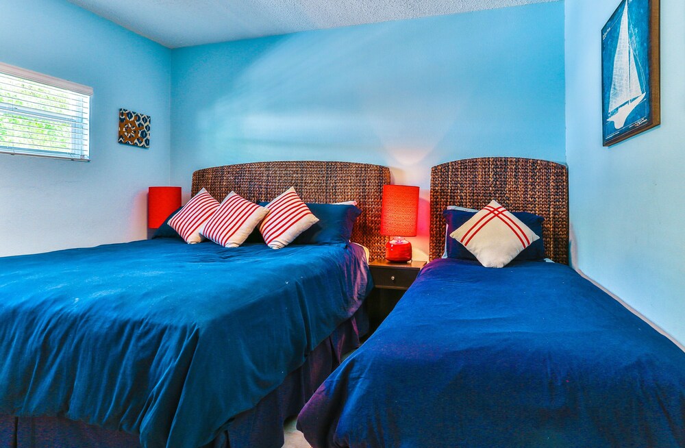 THREE King Beds plus Twin Plantation Village 15 4 TVs with HD Cable