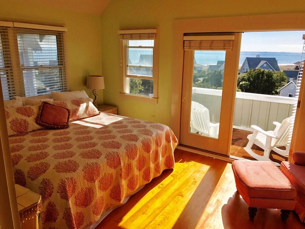 Enjoy Beautiful fall ocean views from this charming cottageBald Head