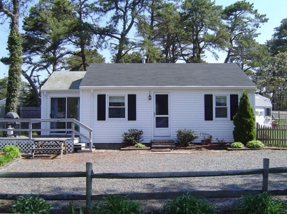 Walk to beachOcean Drive, Updated Cottage Dennis Port Vrbo