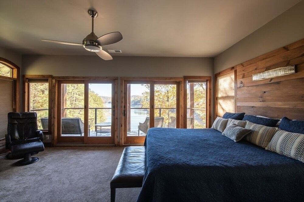 Lakefront House on Lake Hiwassee Bear Paw Murphy NC 4 BR/4+BA