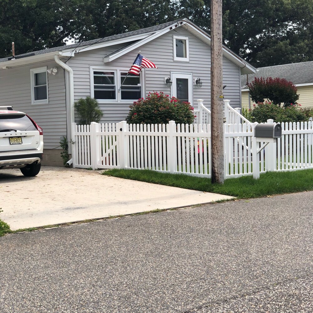 Charming / Affordable / Gut Renovated / Fully Fenced in Yard / DOG FRIENDLY