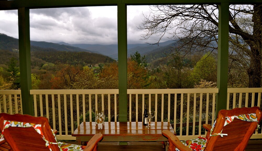 LAST MINUTE AVAILABILITY THIS WEEKEND MARCH 11-14, 2022 - SAVE $50 PER NIGHT!