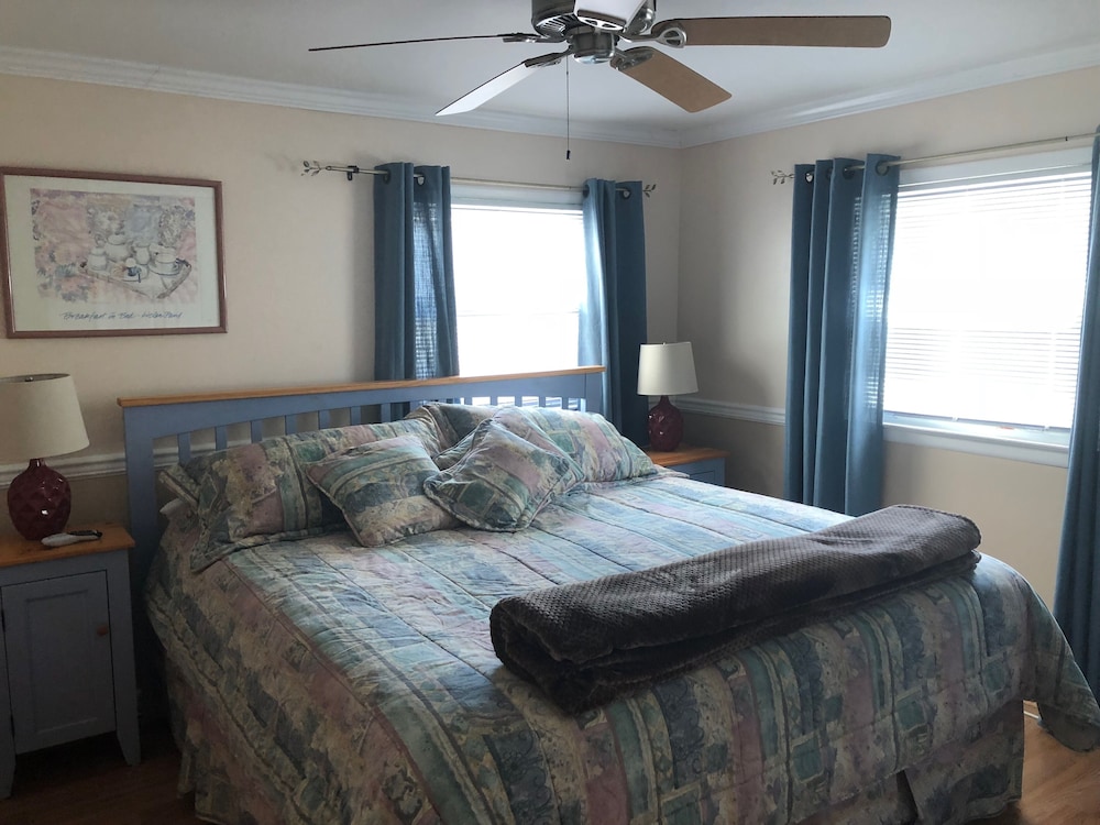 The Lookout Pets Fenced Back Yard, Prime Hook Beach Prime