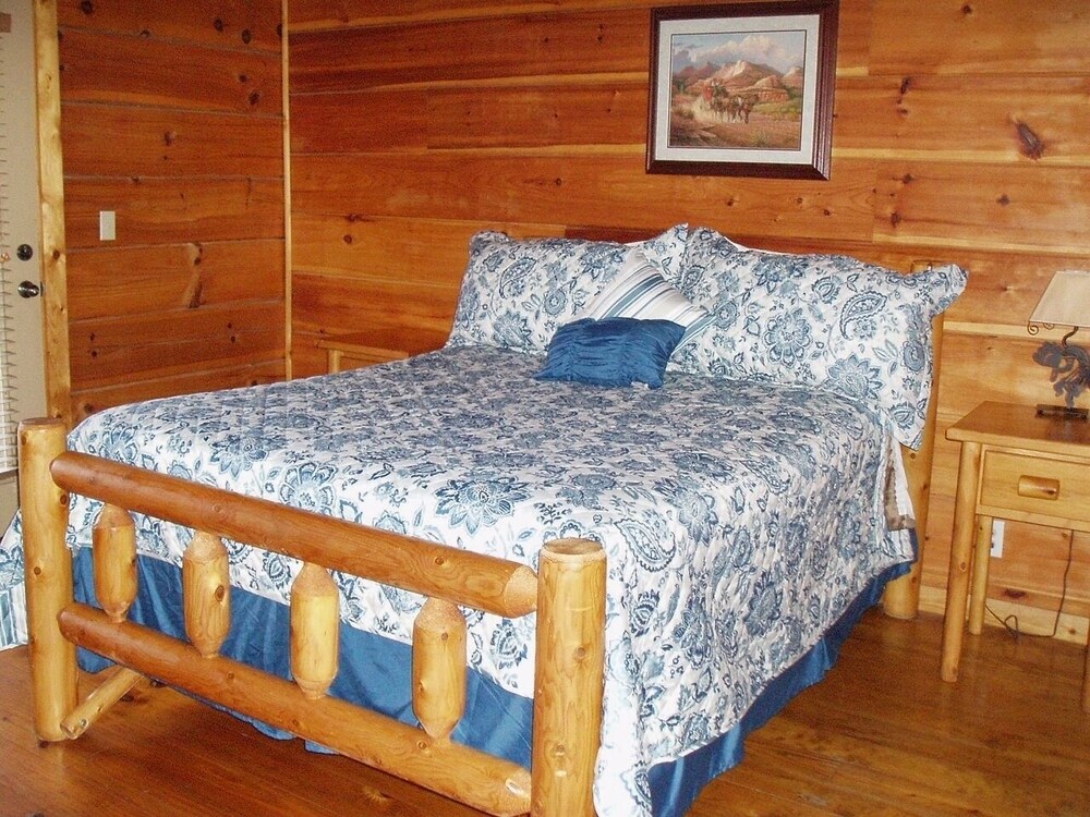 Pet friendly, playground, patio, fire pit, fireplaces Van Buren