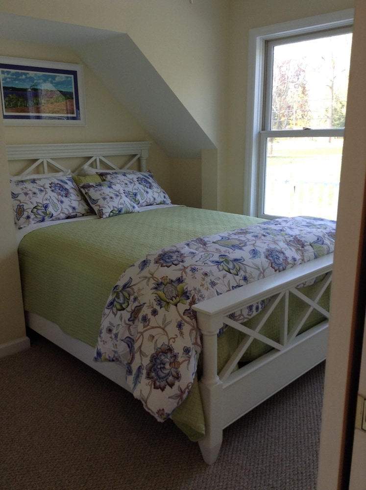 Walk Downtown, New...Boathouse Included!!! Alexandria Bay Vrbo