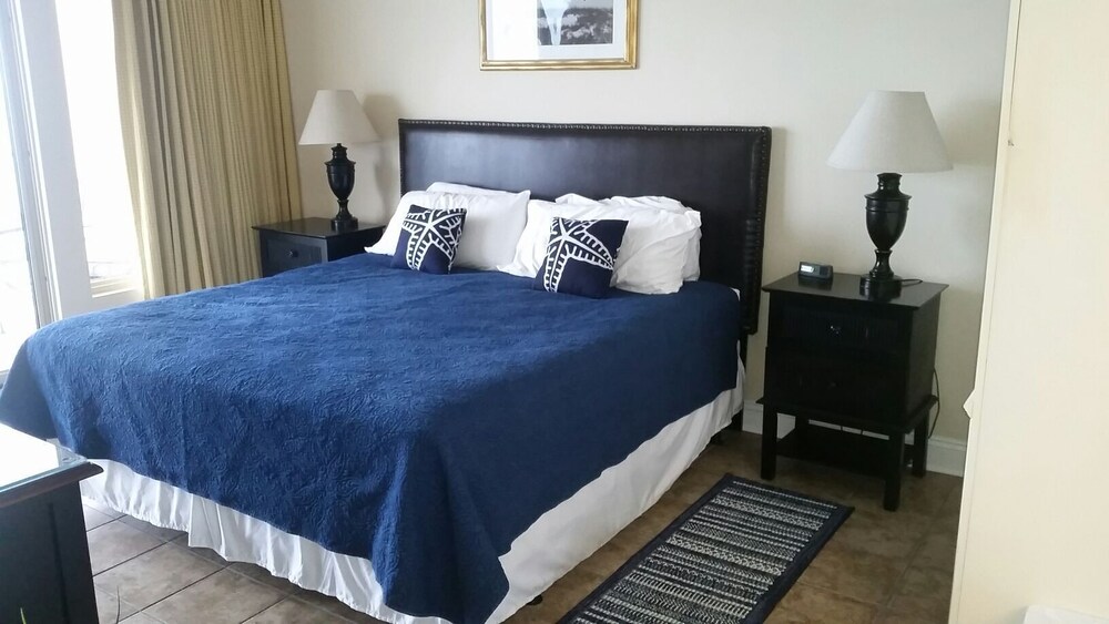 GULF CREST CONDOS/ BEACH FRONT!!!/CHAIRS & UMBRELLA INCLUDED