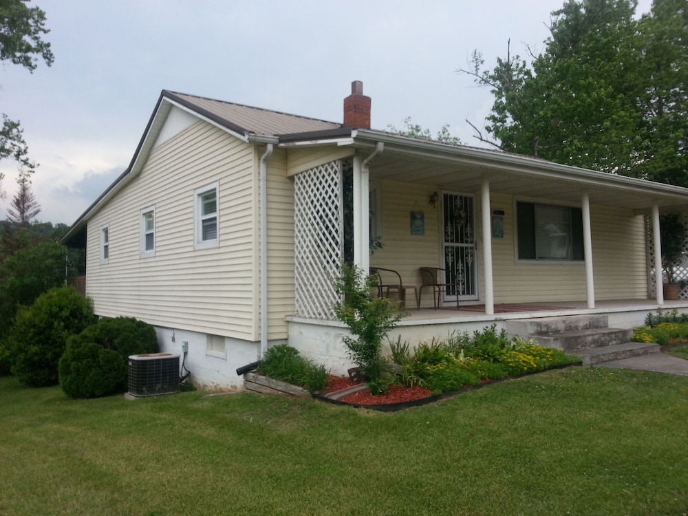 Boone Lake Bungalow.  Cozy, Comfortable and Convenient.