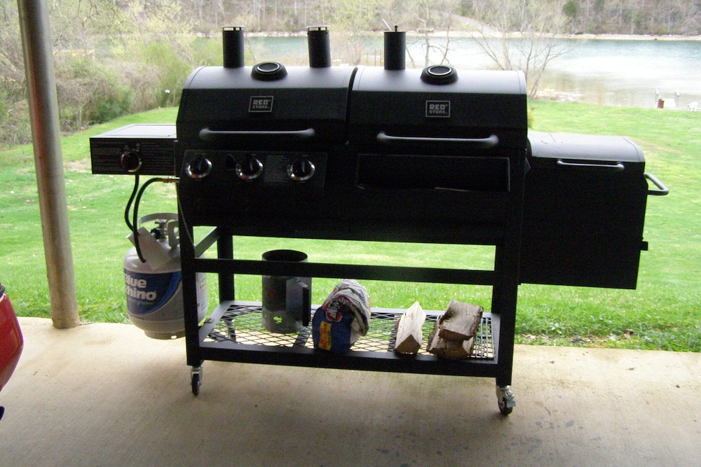 Boone Lake Bungalow.  Cozy, Comfortable and Convenient.