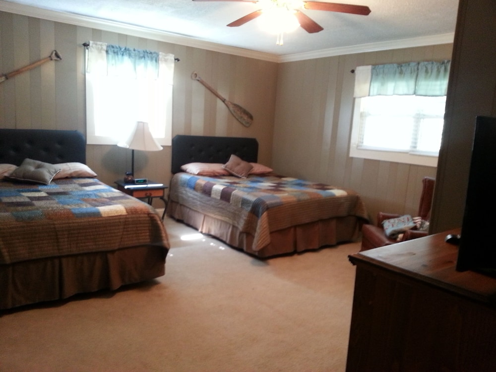 Boone Lake Bungalow.  Cozy, Comfortable and Convenient.