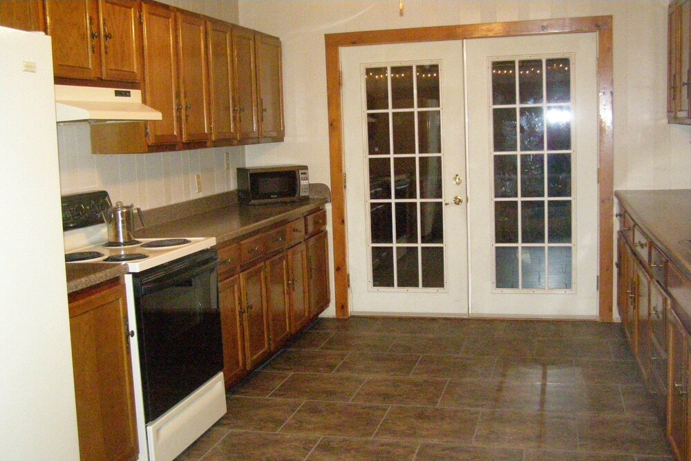 Boone Lake Bungalow.  Cozy, Comfortable and Convenient.