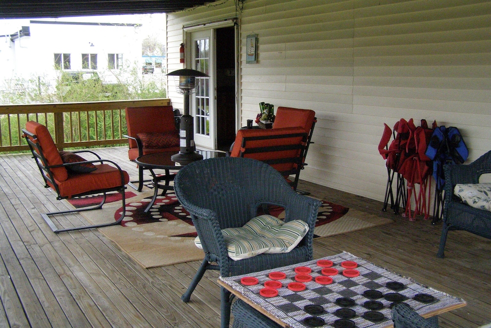 Boone Lake Bungalow.  Cozy, Comfortable and Convenient.