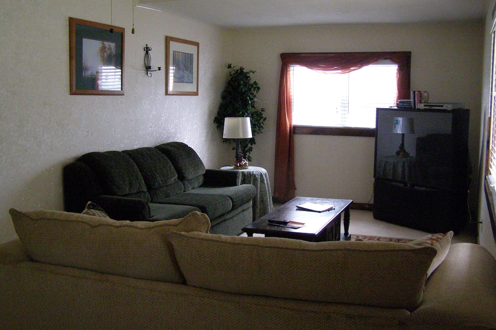 Boone Lake Bungalow.  Cozy, Comfortable and Convenient.