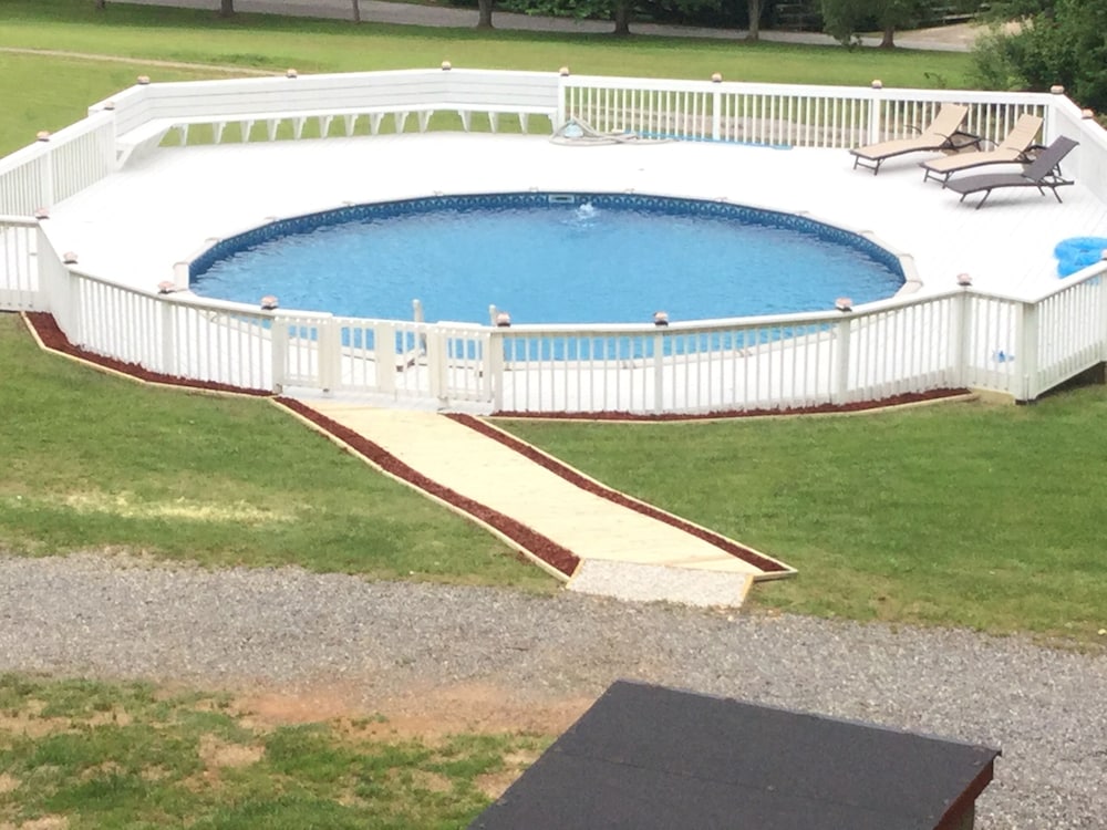 Log Cabin Wood Burning Fireplace Hot Tub Pool Pet Friendly