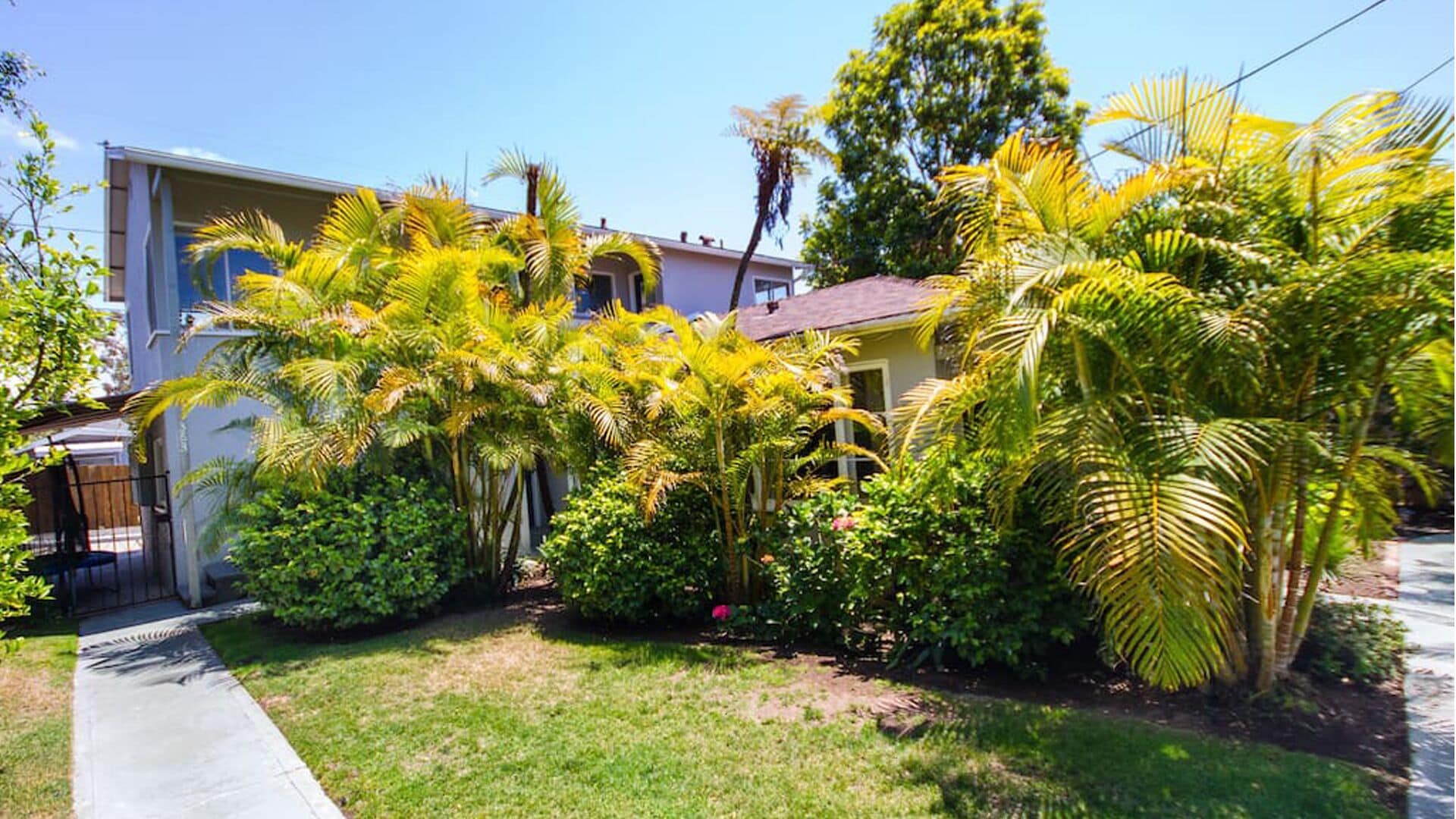 Clean and Bright 2 Bedroom Cottage With Lots of Light, Walk to the Beach! in Laguna Beach, United States