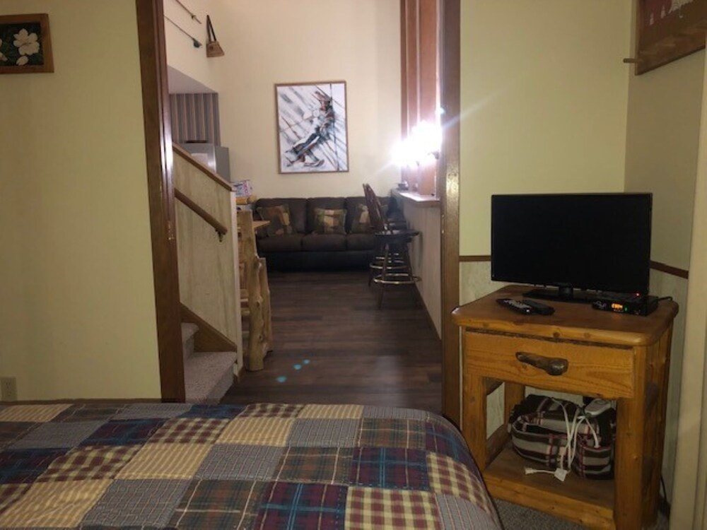 2 Bedroom,1200 Sf, Internet, Ski in- Ski Out, Private Hot Tub.