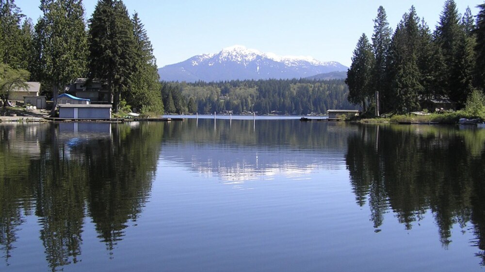 Lake Roesiger Waterfront Cabin.