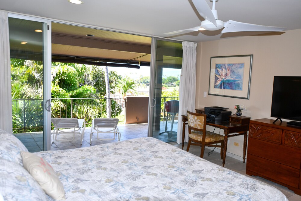 Maui Eldorado F202 Ocean views from the Bedroom, Living room and