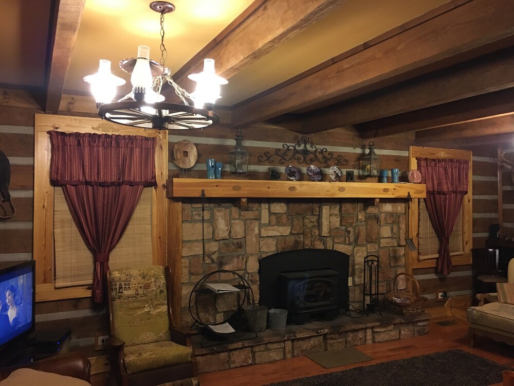 Sugar Plum Cabin - Beautiful Mountain View/Renovated Log Cabin/Kids Ski FREE/ELK