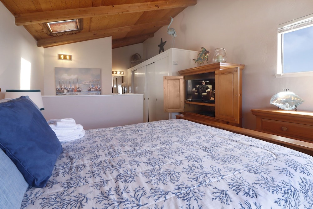 Views, Views, Views. Outstanding Ocean, Bay and Beach Views Dillon