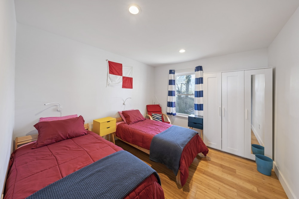 Waterfront Cottage on Lake Erie Huron Vrbo