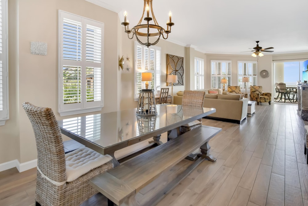 'Wasted Time'  BEACHFRONT & FABULOUS! Beach Set-Up Included March-October!