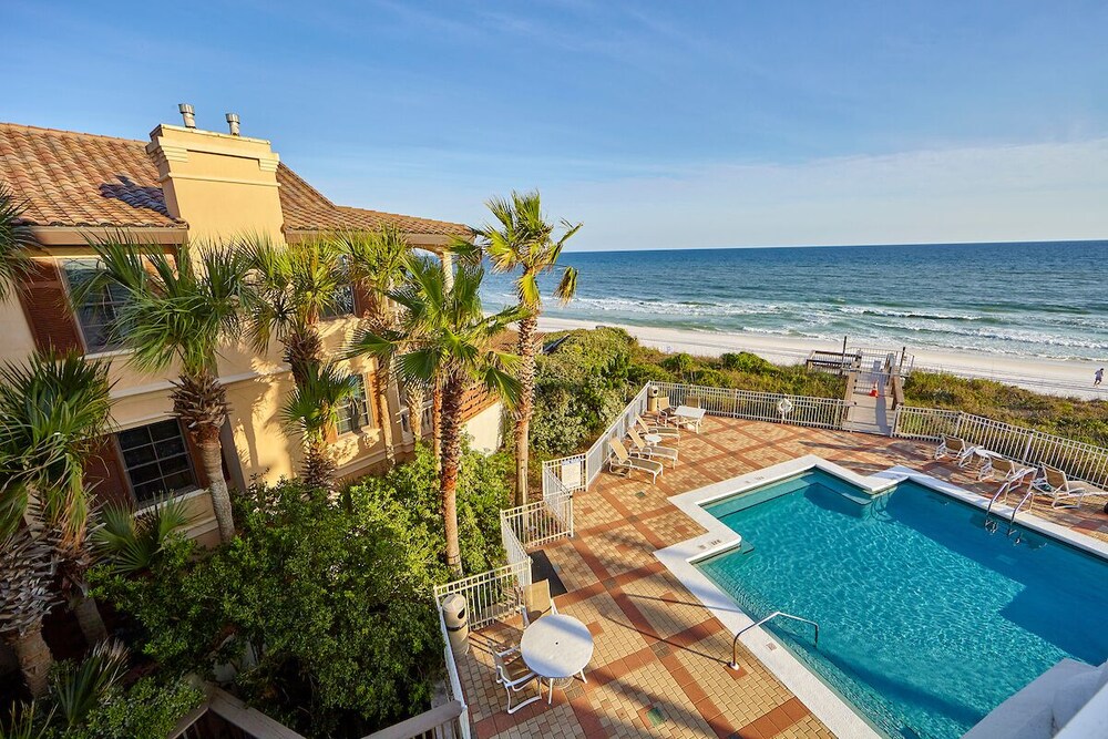 'Wasted Time'  BEACHFRONT & FABULOUS! Beach Set-Up Included March-October!