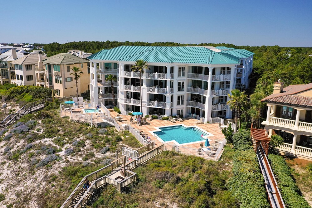 'Wasted Time'  BEACHFRONT & FABULOUS! Beach Set-Up Included March-October!