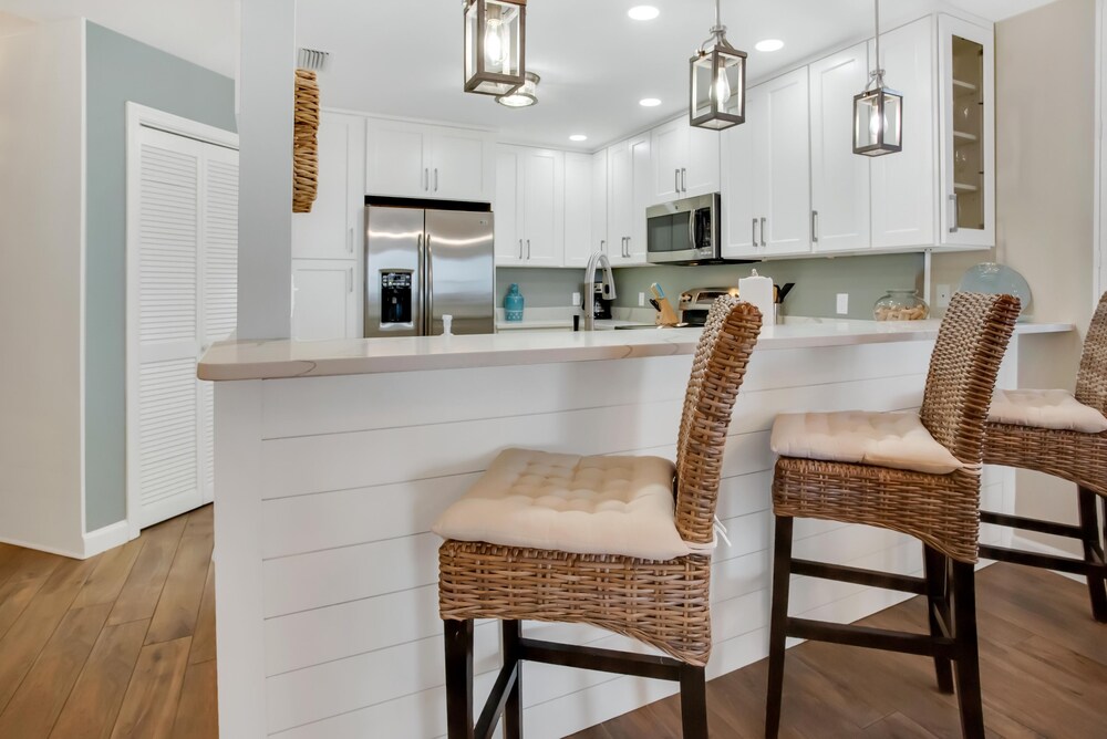 'Wasted Time'  BEACHFRONT & FABULOUS! Beach Set-Up Included March-October!