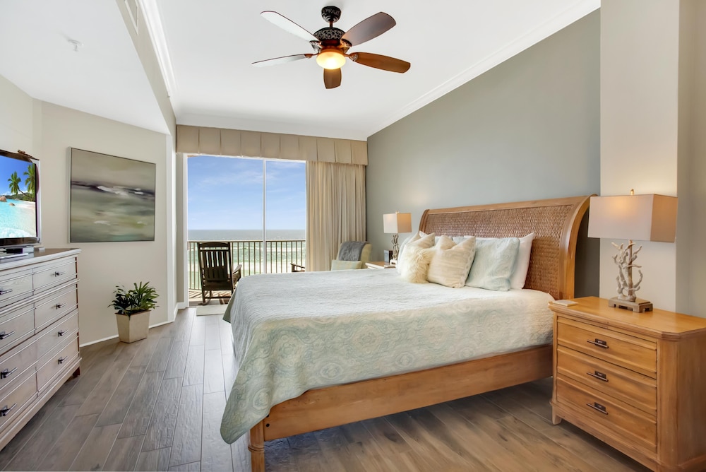 'Wasted Time'  BEACHFRONT & FABULOUS! Beach Set-Up Included March-October!