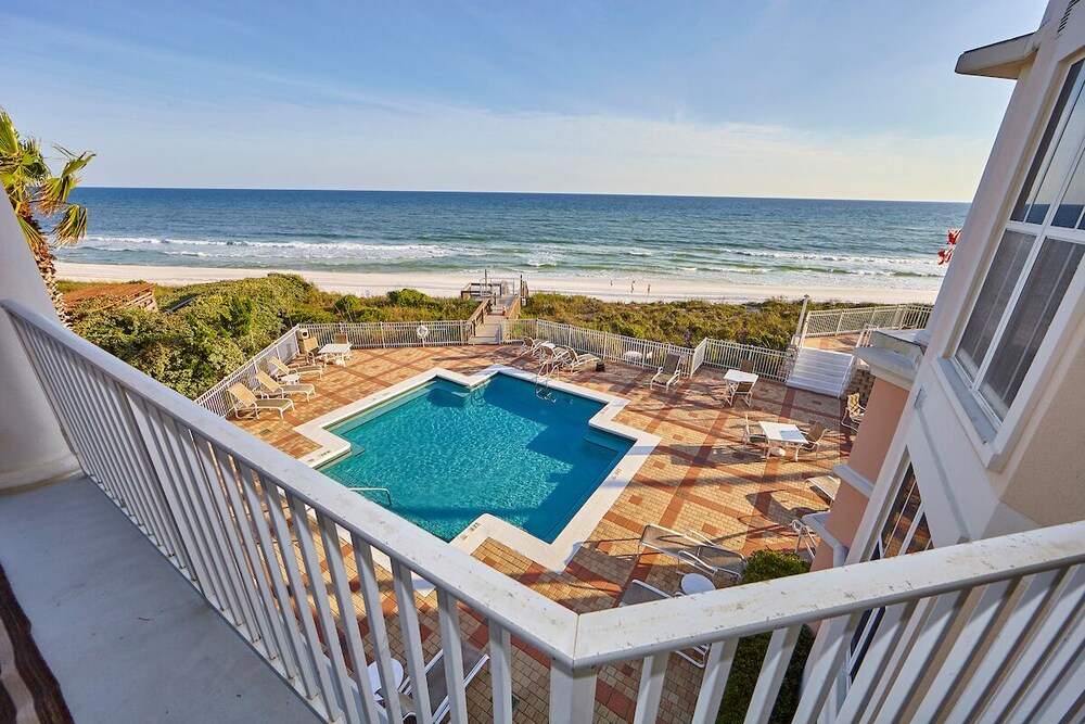 'Wasted Time'  BEACHFRONT & FABULOUS! Beach Set-Up Included March-October!