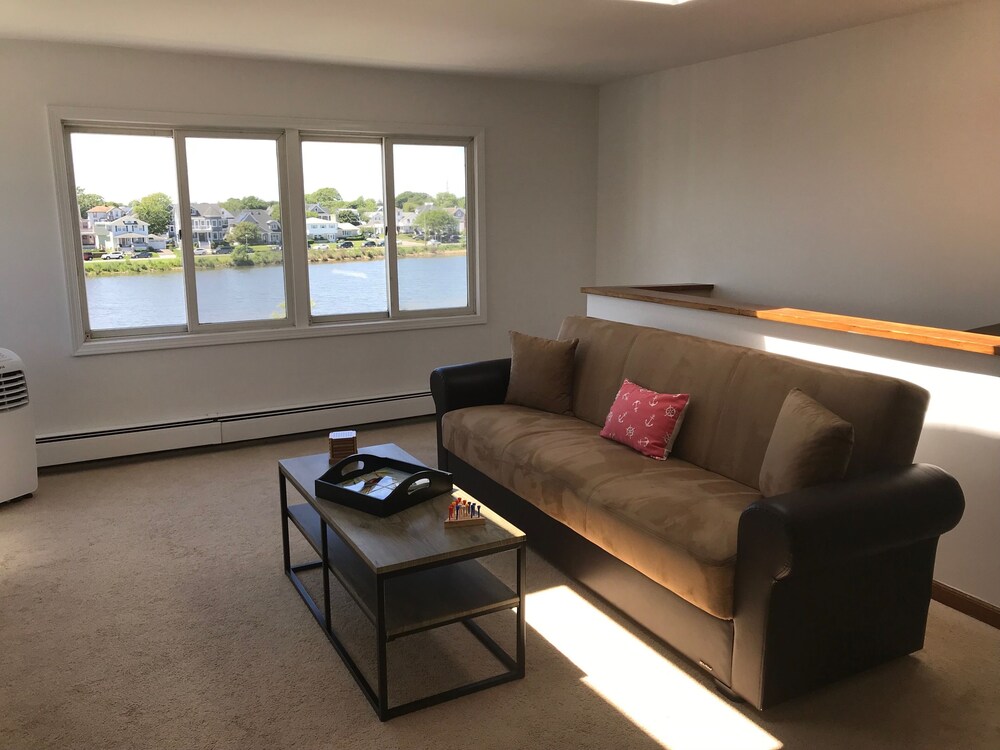 Lake Front Spacious 3 Bdrm Rental on Silver Lake -Steps to the Beach