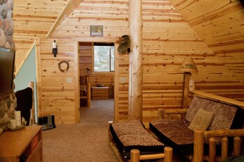 Stunning Log Cabin Close To Lutsen Mountains Skiing Hiking Golf